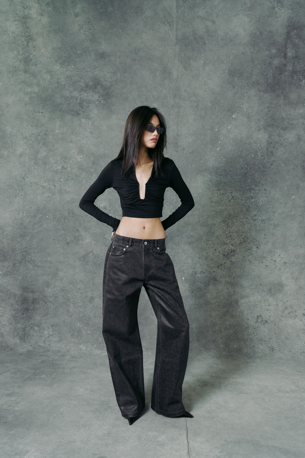 THE BLACK CROP TOP NECKLINE