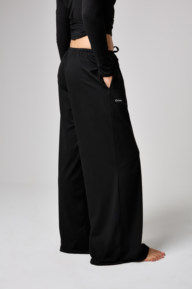 Sury Pants in Black, back view