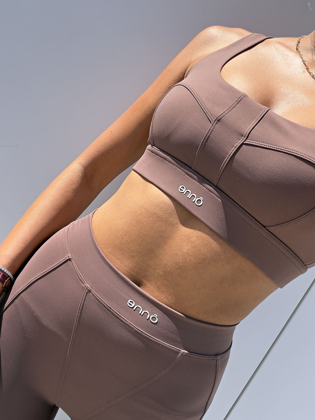 Lowen Leggings in Dark Brown, lifestyle, ÔNNE activewear