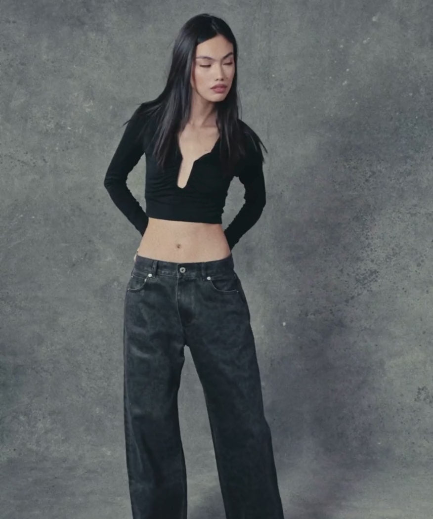 THE BLACK CROP TOP NECKLINE